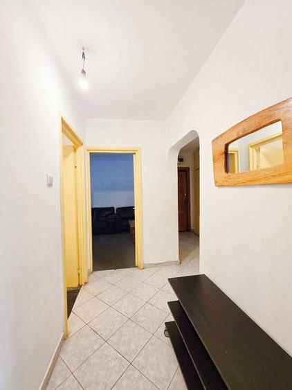 Apartament cu 3 camere decomandat, mobilat în Tineretului