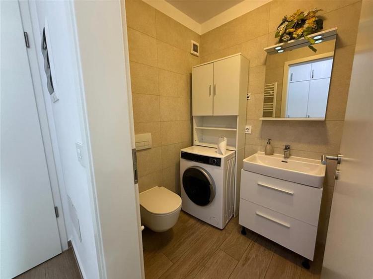 Apartament cu 2 camere decomandat, mobilat în Tractorul
