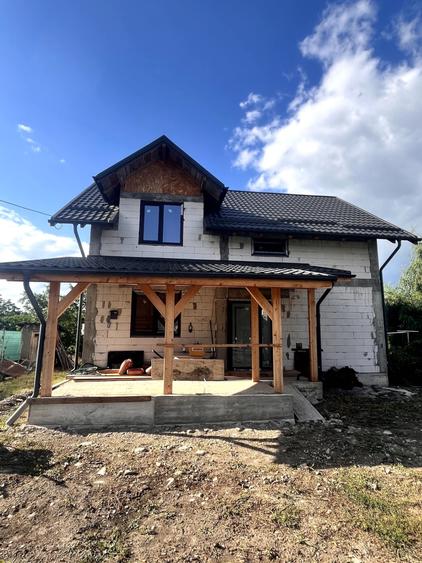 Casă cu 4 camere în Brătășanca