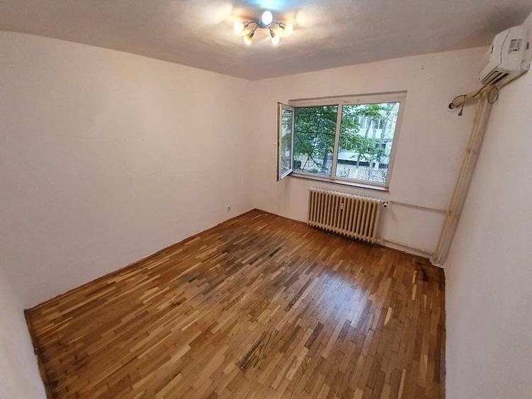 Apartament cu 4 camere semidecomandat în Berceni