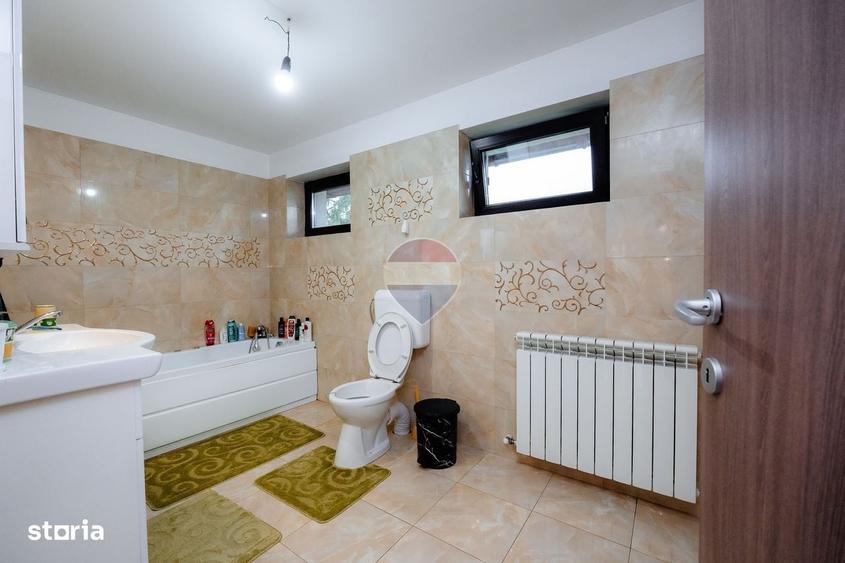 Casă cu 4 camere în Piscani
