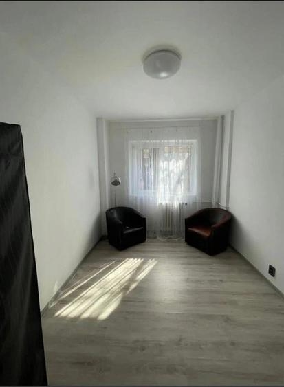 Apartament cu 3 camere semidecomandat, mobilat în Panduri
