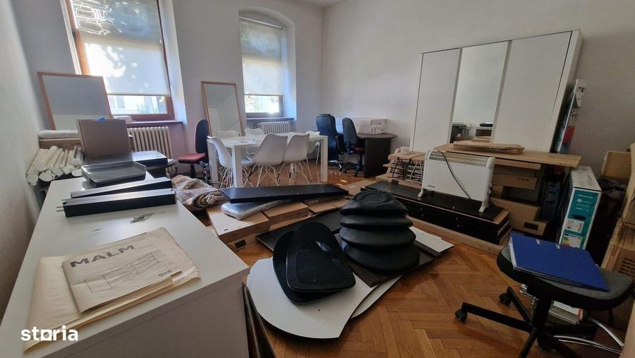 Casă cu 4 camere în Central