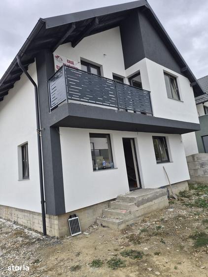 Casă cu 4 camere cu Teren 460 Mp în Ștefănești