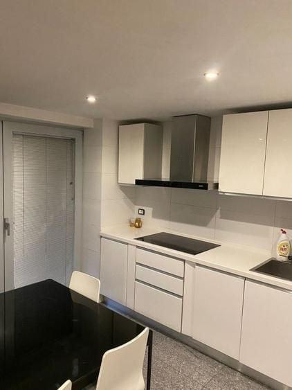 Apartament cu 3 camere nedecomandat, mobilat în Arcul de Triumf