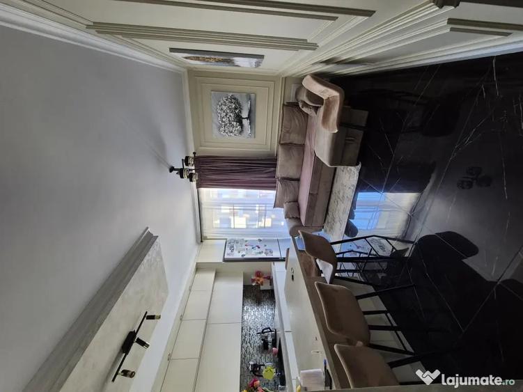 Apartament cu 3 camere decomandat în Chinteni