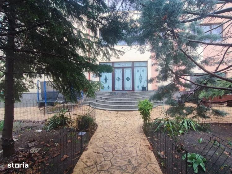 Casă individuală cu 14 camere cu Canalizare în Cernica