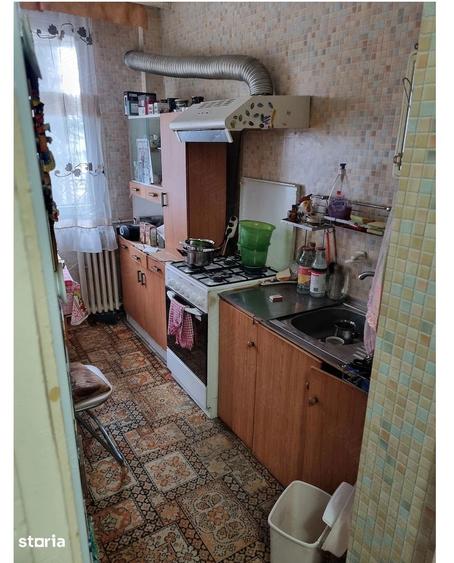 Apartament cu 4 camere decomandat în Berceni