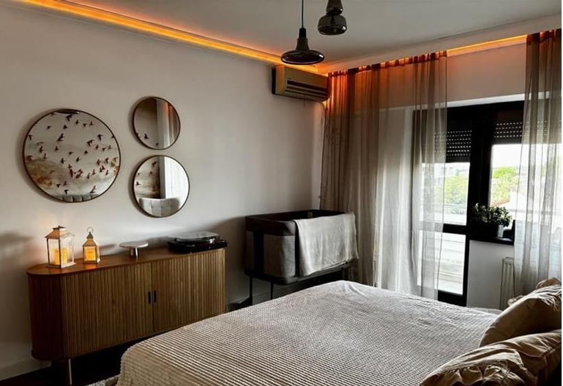 Apartament cu 3 camere semidecomandat, mobilat în Pipera