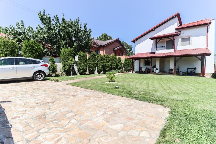Duplex cu 4 camere cu Canalizare în 1 Decembrie