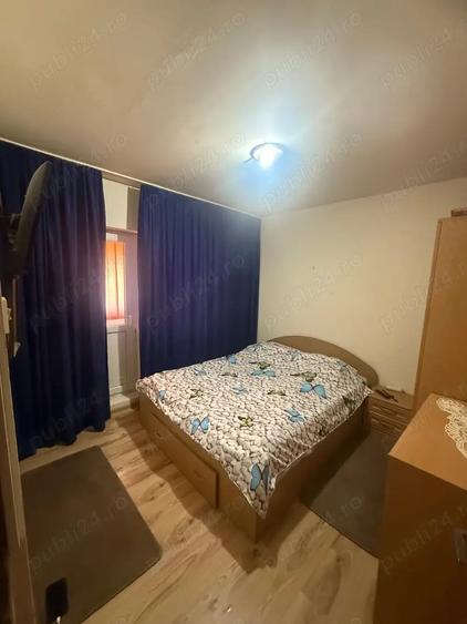 Apartament cu 3 camere decomandat în Costești