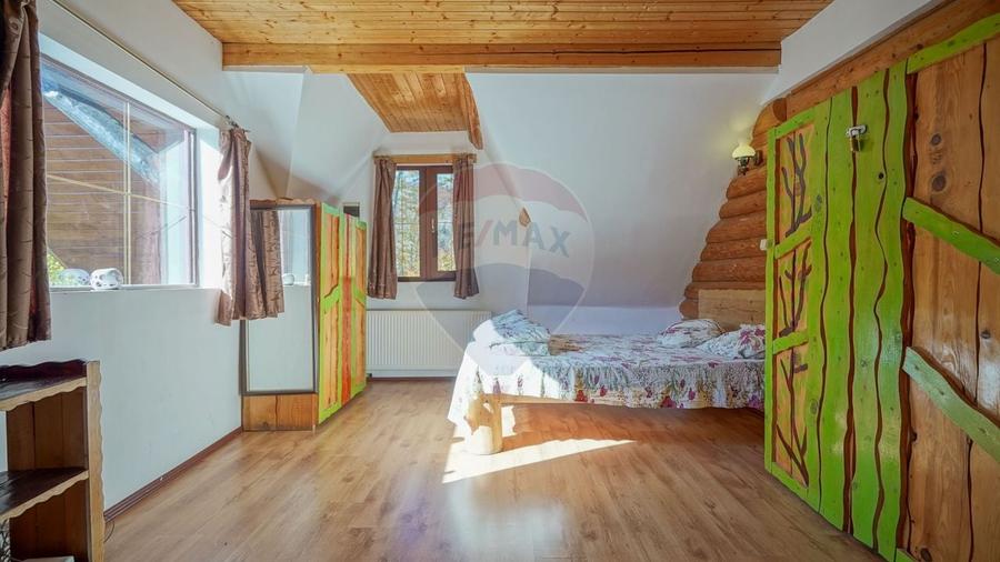 Casă individuală cu 8 camere cu Teren 1000 Mp în Timișu de Jos