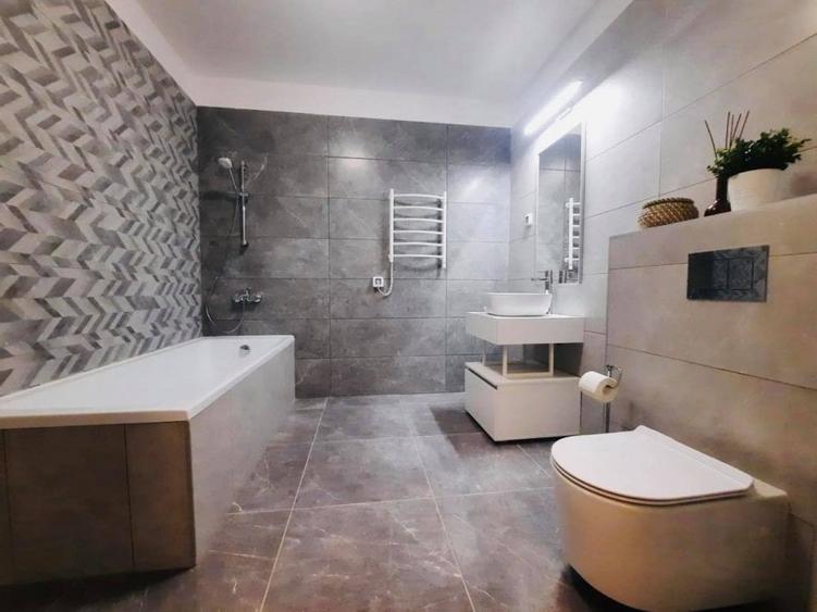 Apartament cu 2 camere decomandat, mobilat în P-ta Presei Libere