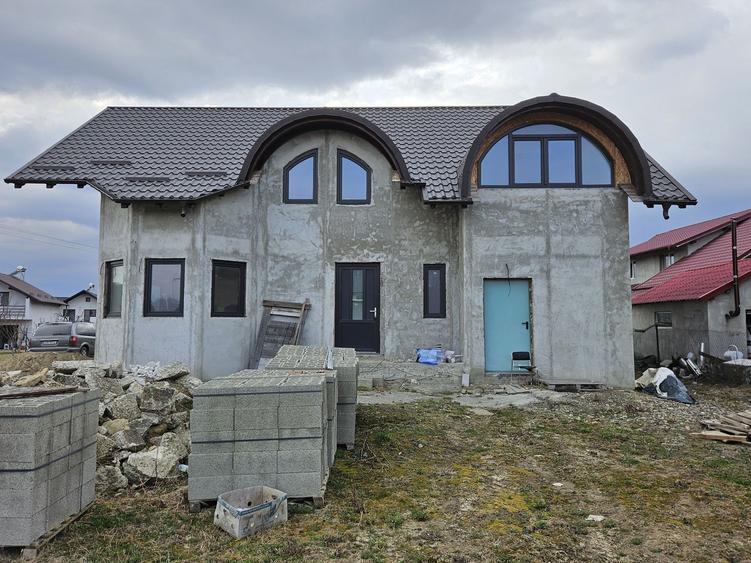 Casă cu 3 camere în Mitocu Dragomirnei