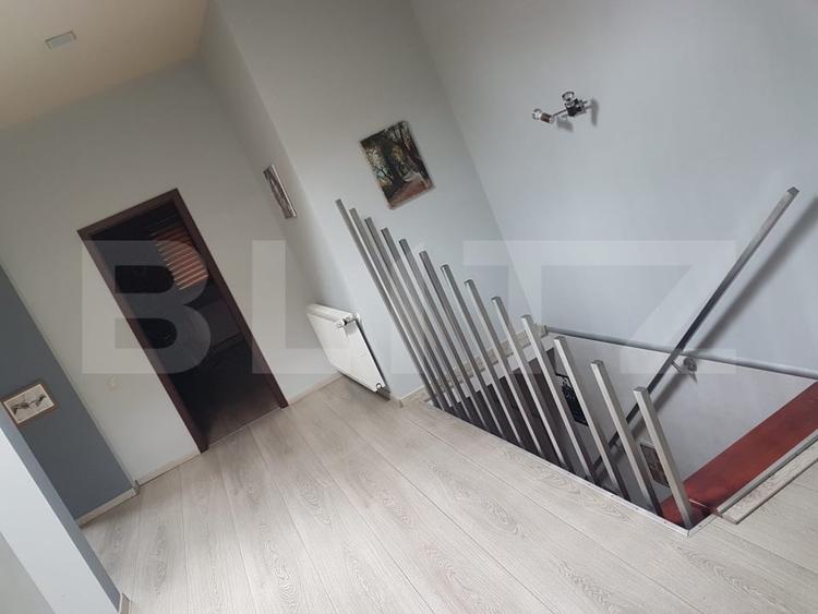 Casă individuală cu 11 camere cu Canalizare în Aurel Vlaicu