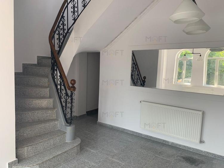 Casă individuală cu 9 camere cu Canalizare în Eminescu