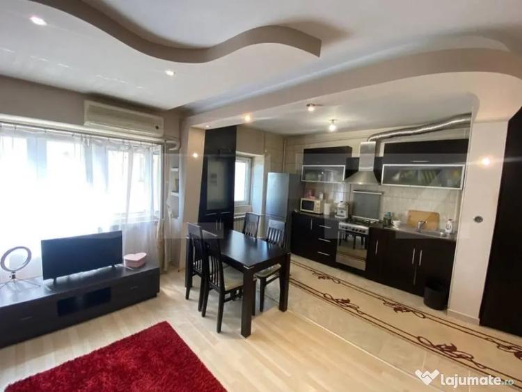 Apartament cu 3 camere decomandat în Gară