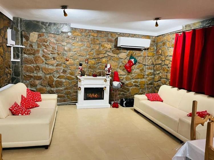 Casă cu 4 camere în Central
