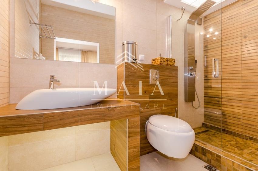 Casă individuală cu 7 camere cu Canalizare în Ștrand