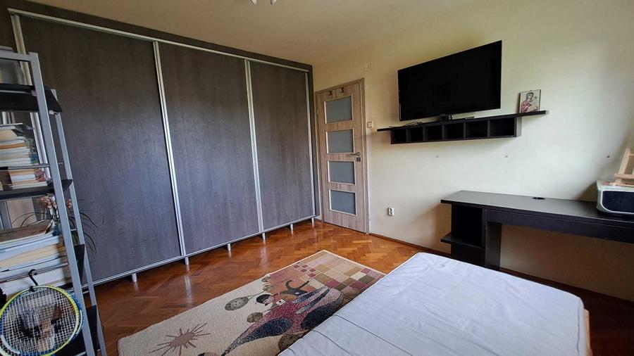 Apartament cu 3 camere decomandat, mobilat în Central