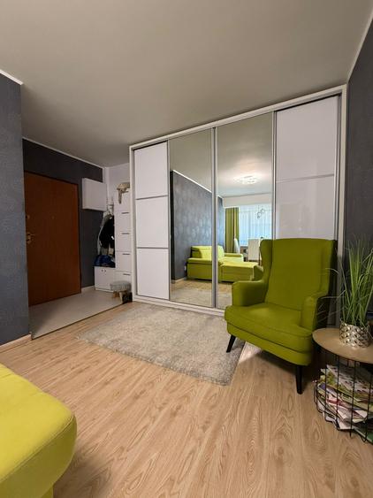 Apartament cu 3 camere semidecomandat în Metalurgiei