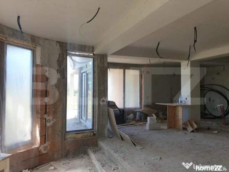 Casă cu 7 camere cu Teren 1000 Mp în Central