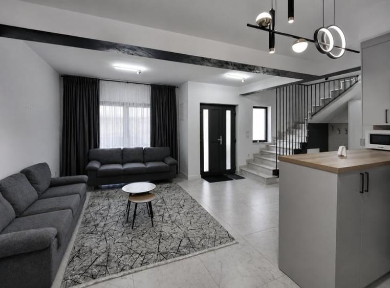 Duplex cu 4 camere cu Canalizare în Central