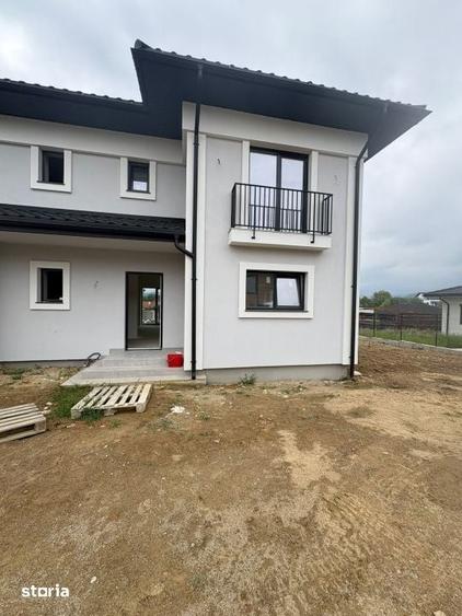 Casă cu 4 camere cu Teren 350 Mp în Ferneziu