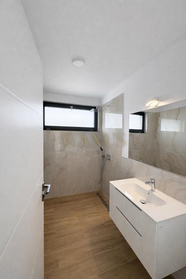Casă individuală cu 6 camere cu Canalizare în Gheorgheni