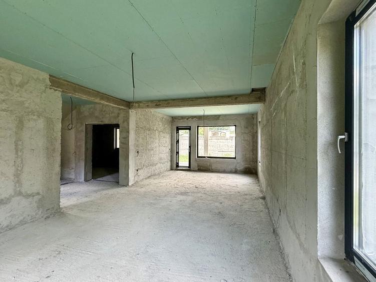 Casă cu 4 camere în Valea