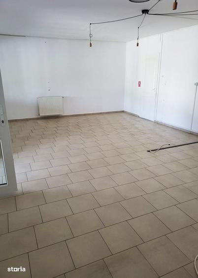 Spațiu comercial, de 75 mp, în Bucium