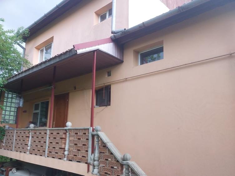 Casă individuală cu 4 camere cu Canalizare în Bartolomeu
