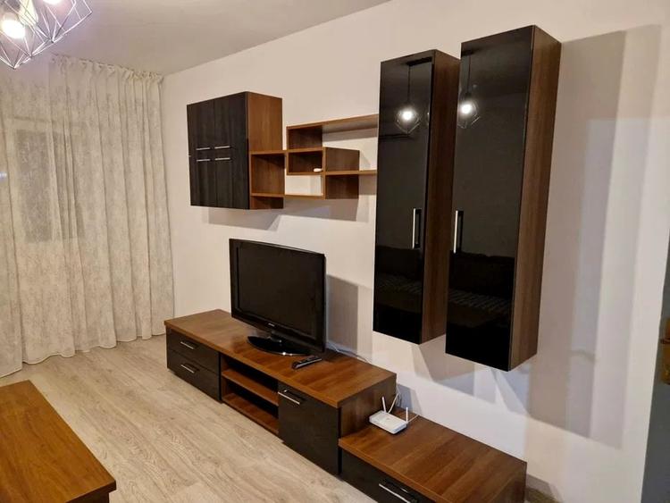 Apartament cu 3 camere decomandat, mobilat în Doamna Ghica