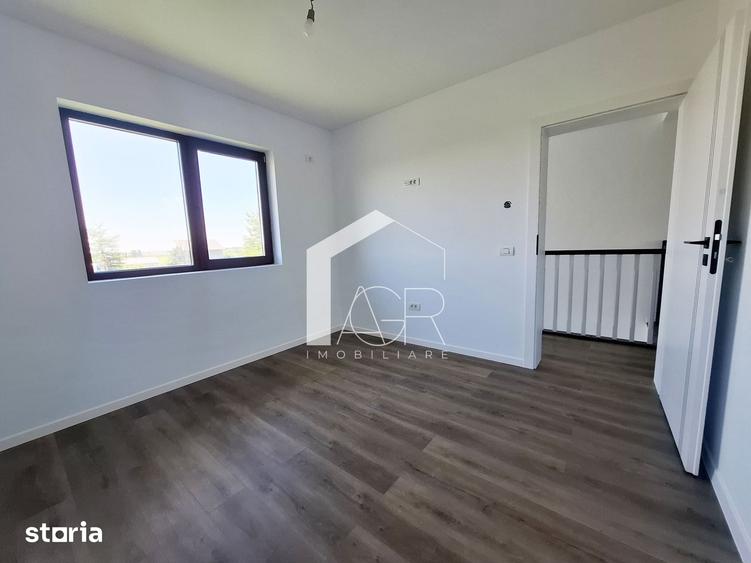 Casă cu 5 camere cu Teren 325 Mp în Păulești