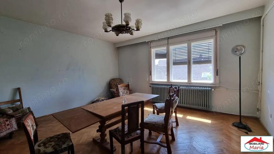 Apartament cu 3 camere decomandat în Central