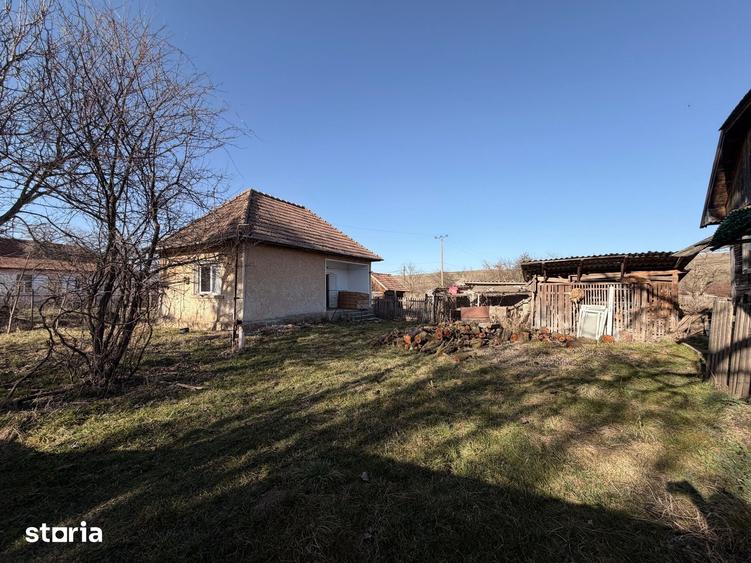 Casă cu 2 camere cu Teren 1605 Mp în Boroșneu Mare