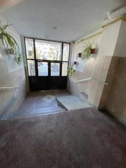 Apartament cu 3 camere semidecomandat în Militari