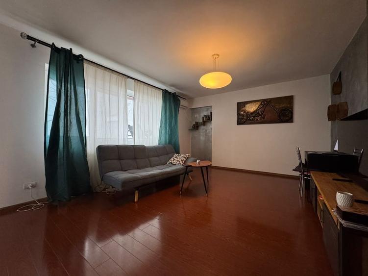 Apartament cu 3 camere decomandat în Jiului