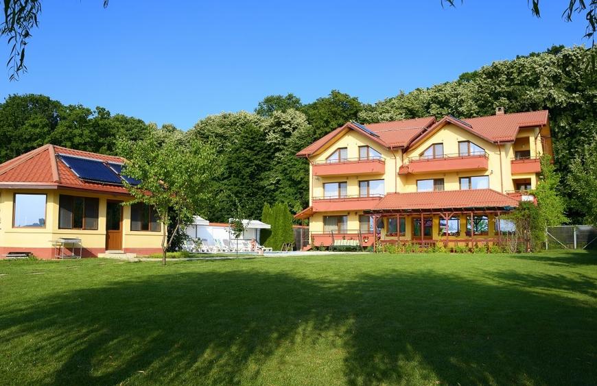 Casă cu 14 camere cu Teren 1600 Mp în Șanțu-Florești