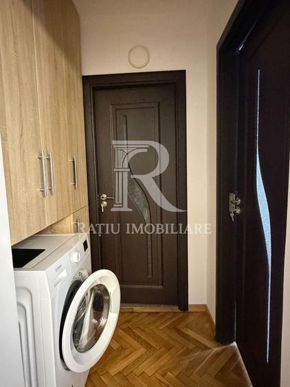 Apartament cu 3 camere semidecomandat, mobilat în Nufărul