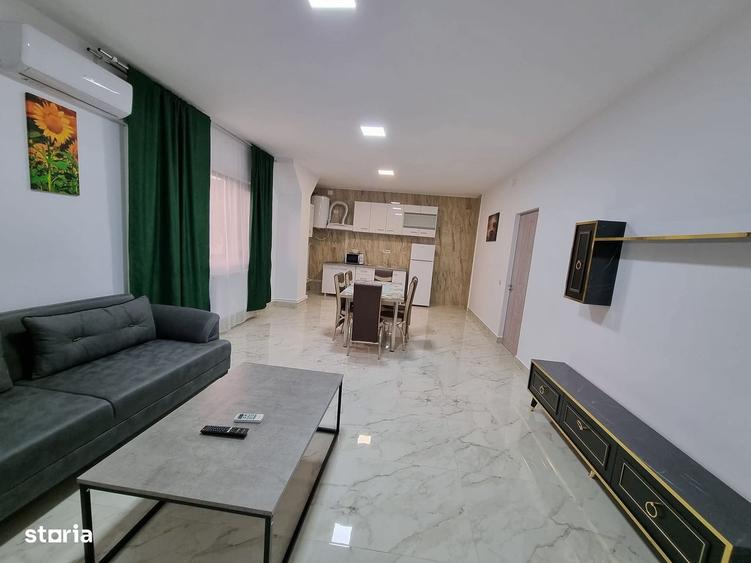 Spațiu comercial, de 2,416 mp, în Central