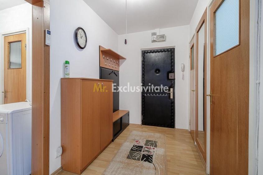 Apartament cu 3 camere decomandat în Valea Oltului