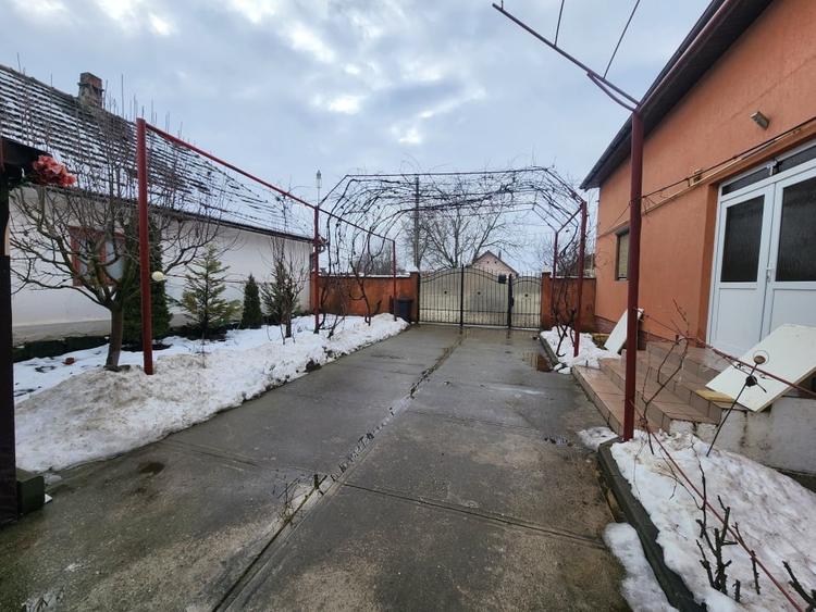 Casă individuală cu 7 camere cu Garaj în Biled