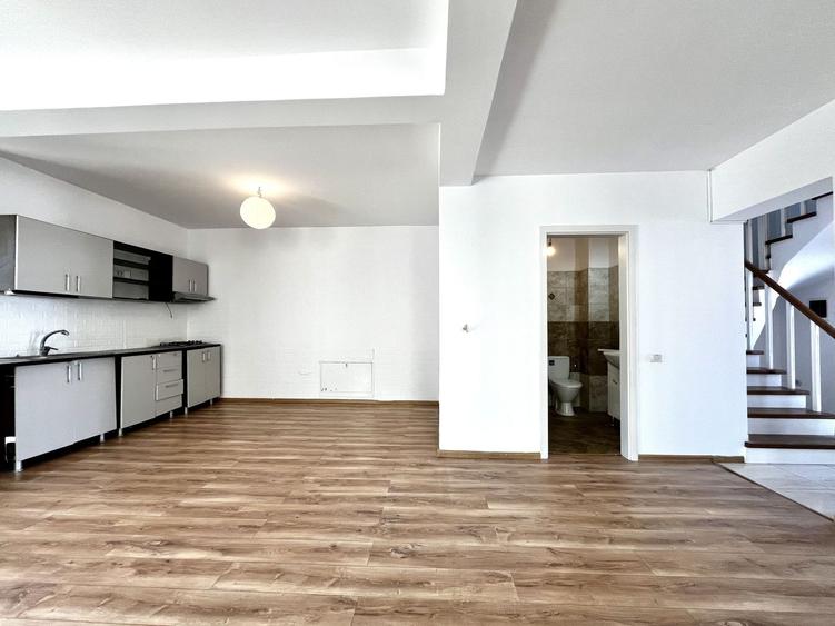 Duplex cu 5 camere cu Canalizare în Giroc