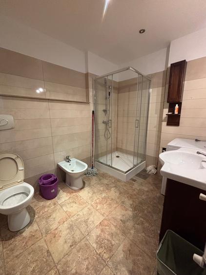 Apartament cu 2 camere decomandat în P-ța Victoriei