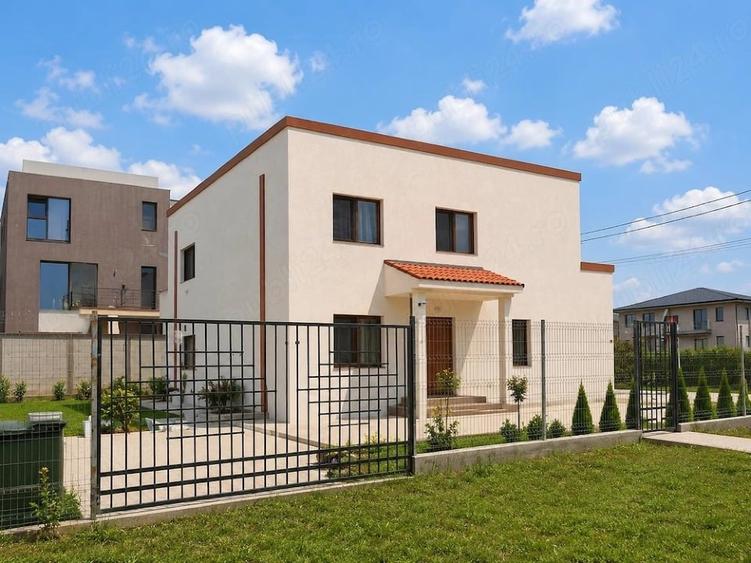 Duplex cu 4 camere cu Teren 500 Mp în Central