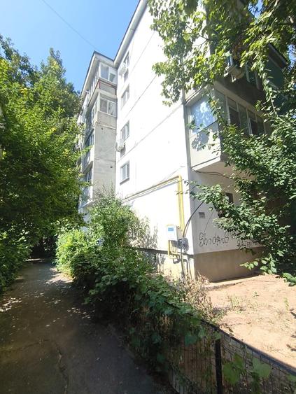 Apartament cu 3 camere decomandat în Rahova