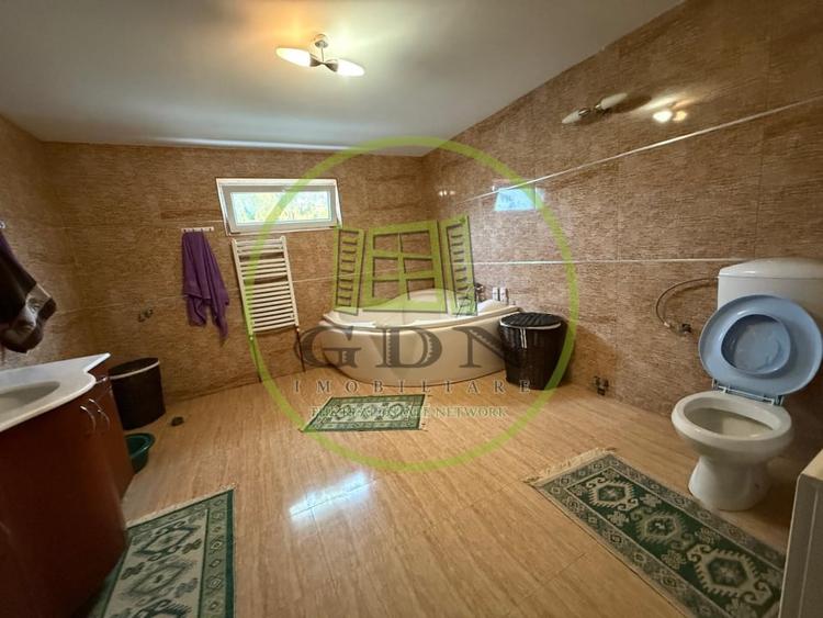 Casă individuală cu 5 camere cu Teren 713 Mp în Cârcea