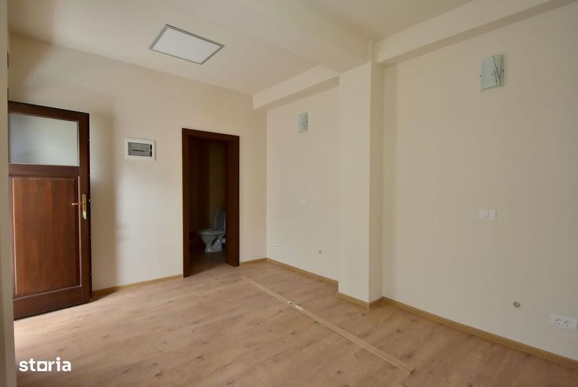 Spațiu comercial, de 16 mp, în P-ța Unirii
