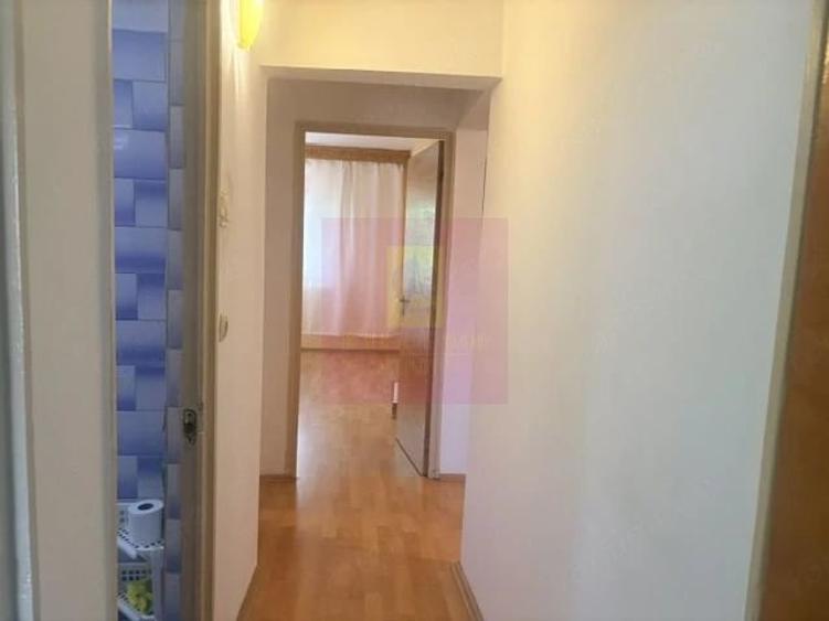 Apartament cu 3 camere decomandat în Drumul Sării
